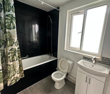 Three/Four bedroom house close to east ham station- £2750 - Photo 4