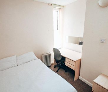 6 bedroom private hall to rent - Photo 1