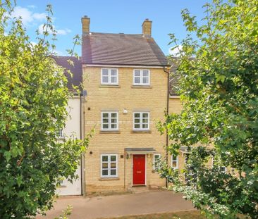 Larkspur Grove, Witney - Photo 1