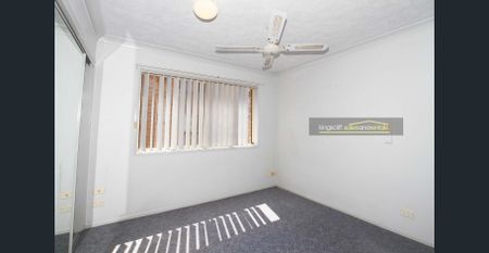 2br mid floor unit, one street from beach - Photo 2