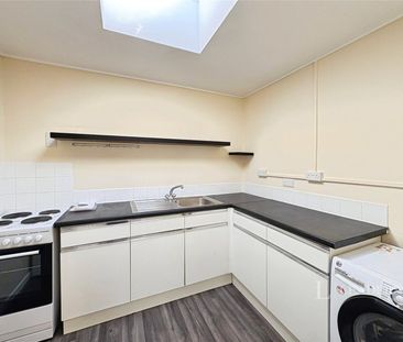 2 bedroom apartment to rent Milton Road, Cowplain, Waterlooville, H... - Photo 2