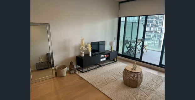 LARGE 1BED EXPERIENCE THE LUXURY LANDMARK - Photo 1