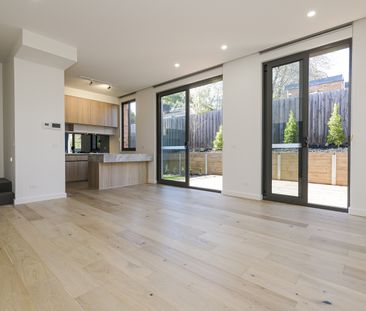 6/10 Princes Street, Caulfield North VIC 3161 - Townhouse For Rent ... - Photo 2