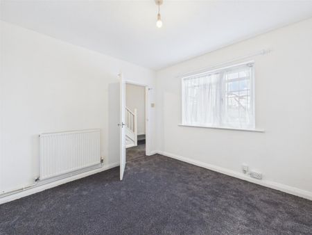 3 BED Apartment To rent - Photo 3