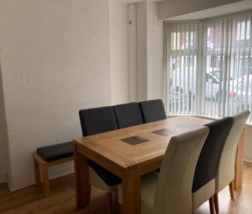 Partly Furnished 3 Bedroom Terrace - Photo 2