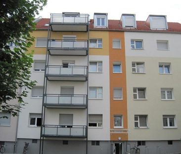 Renovierte 2 Zimmer-Wohnung mit Balkon und Einbauküche! - Foto 1