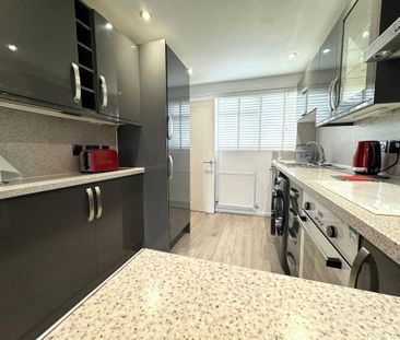 2 bedroom semi-detached house to rent - Photo 5