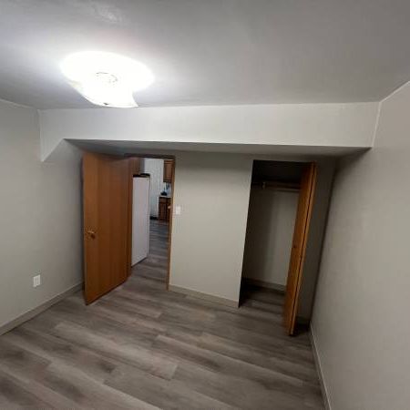 Spacious 3-Bedroom Ground-Floor Basement Suite in Renfrew Heights - Photo 3