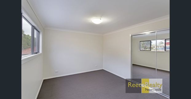 Low maintenance delight in prime location! - Photo 1
