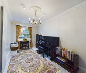 Beautifully presented four bedroom townhouse in prime Wimbledon loc... - Photo 5