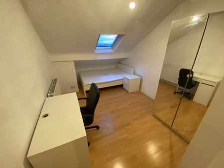 Flat 7, 32 Kelso Road, LS2 9PR, Leeds - Photo 3