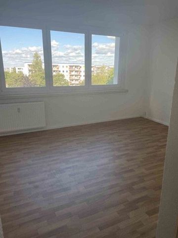 Familien Willkommen 3 Zimmer mit Balkon und Aufzug! - Photo 2