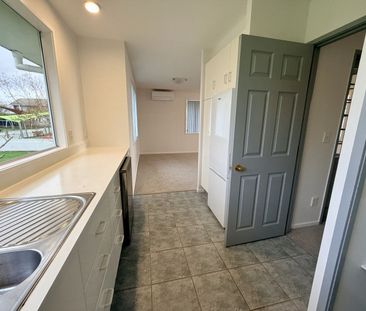 Stylish and Spacious 3-Bedroom Home in Prime Northcote Point Location - Photo 2