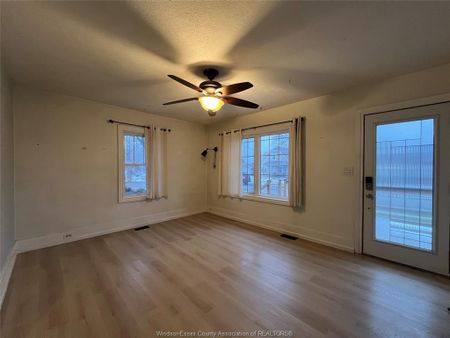 For Lease - 41 ALEXANDRA Unit# ROOM 1, Chatham, Ontario - Photo 4