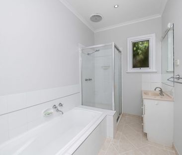 Charming & Light-Filled Home in a Quiet Ironbark Pocket - Photo 4