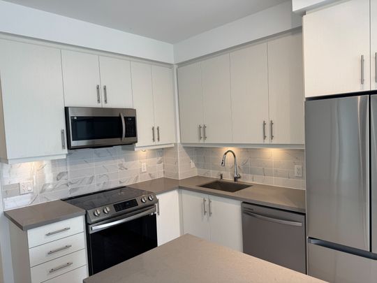 For Lease - 105 Oneida Crescent Unit# 204, Richmond Hill, Ontario - Photo 1