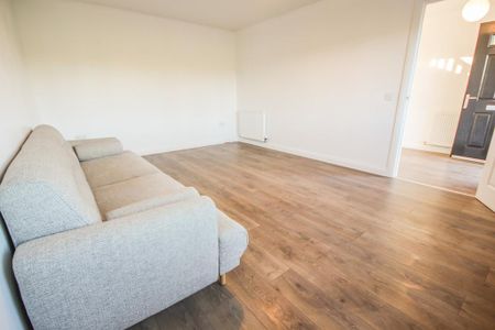 4 bedroom detached house to rent - Photo 2