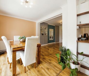 4 Bed Terraced House, West Court, HA0 - Photo 3