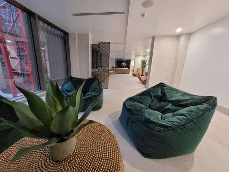 Local Crescent, Salford, M5 - Photo 5