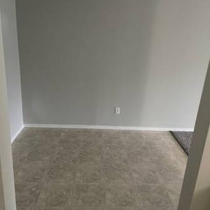 2 bedroom apartment - Photo 2