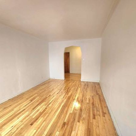 ** Because You Deserve a Home: Top Floor 4 1/2 Near Cote-des-Neiges Me - Photo 3