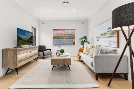 Stunning Renovated Family Home with Prized Address in Heart of Lane Cove - Photo 3