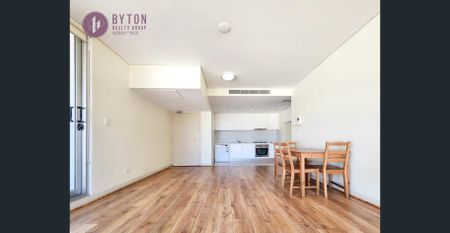 Sun-Drenched Top-Floor Apartment with Iconic City Views! 1 Bedroom apartment with Ducted A/C at Prime Ultimo Location - Photo 2