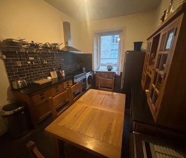 1 bedroom in a flat share to rent - Photo 4