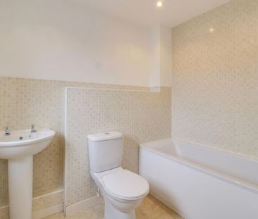 2 bedroom flat to rent - Photo 6
