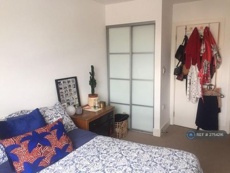 2 bedroom flat to rent - Photo 2