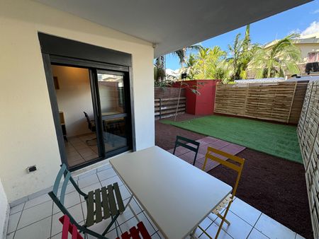 A LOUER - Sainte-Clotilde - Appartement T2 meublé et équipé avec jardin privatif proche université et clinique - Photo 2