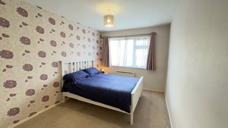 2 Bed Flat, Liebenrood Road, RG30 - Photo 3