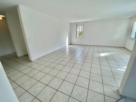 Zu vermieten nach Vereinbarung frisch renovierte 4.5 Zi-Wohnung mit Balkon - Photo 3