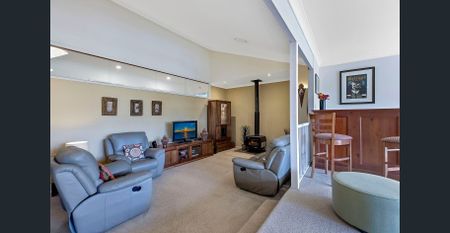 Lush, Quiet Street with 250m to the Beach - Photo 3