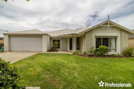 15 Dunn Close, Seville Grove WA 6112 - Photo 4