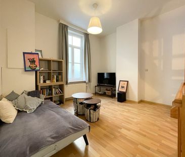 Gerenoveerde bemeubelde 2-slaapkamerwoning te huur in Gent - Photo 1