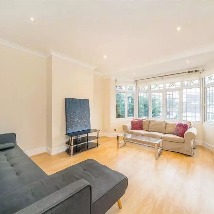 2 Bed Flat, Hurstwood Road, NW11 - Photo 1