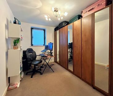 2 bedroom Flat To Let - Photo 3