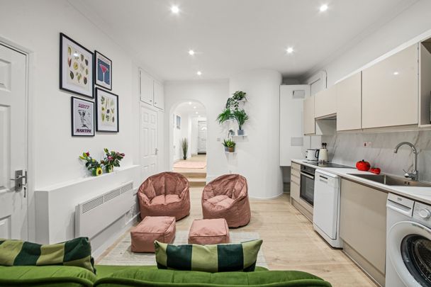 1 Bed Flat, Blackheath, SE10 - Photo 1