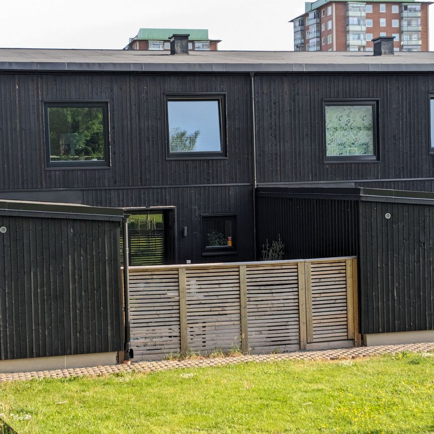 Tvärflöjtsgatan, Västra Frölunda - Photo 1