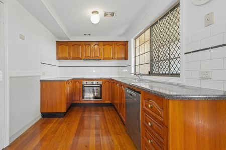 Spacious Townhouse Living in the Heart of Paddington - Photo 5