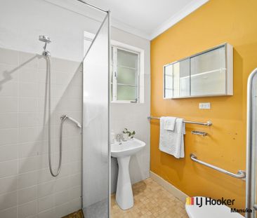 8 Wells Gardens, Griffith ACT 2603 - House For Rent | Domain - Photo 2