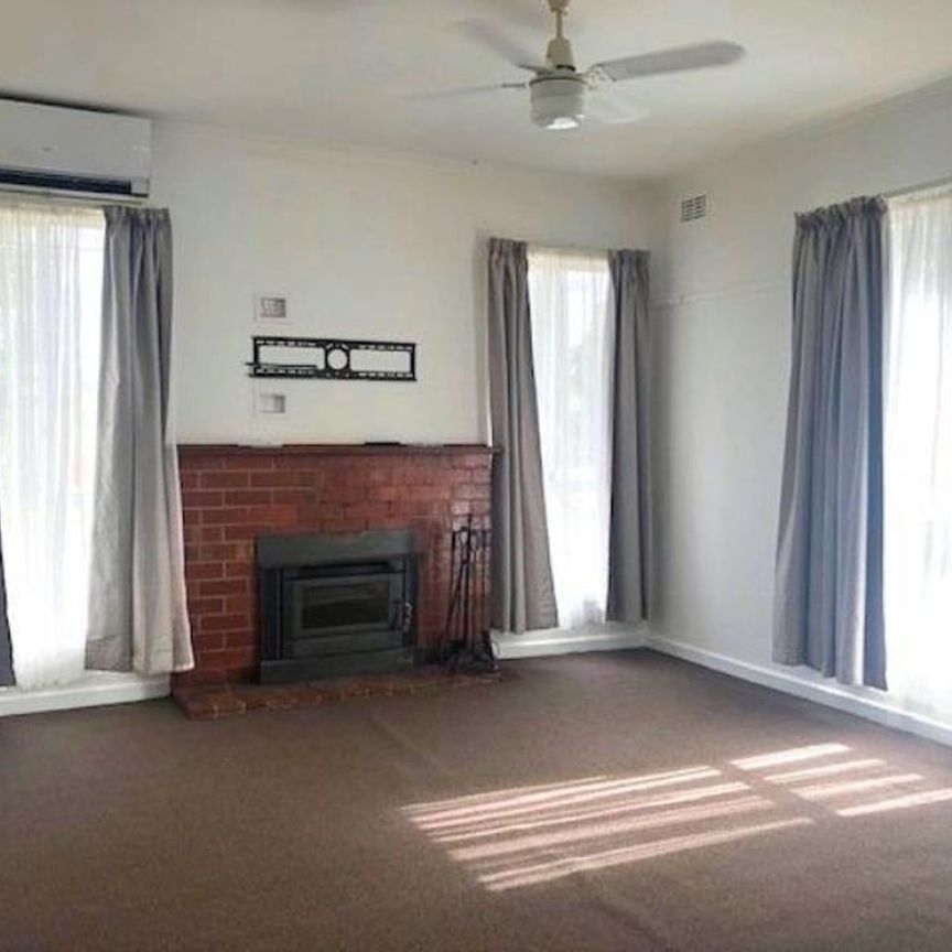 PERFECT FAMILY HOME IN CENTRE OF TOWN - Photo 1