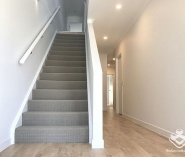 Walk to Westfield, Eden Lake, schools and so much more - Photo 3