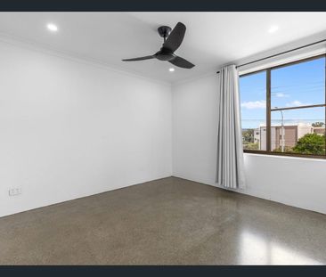 Contemporary Living in Mermaid Beach - Photo 3