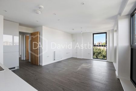 3 bedroom flat to rent - Photo 2