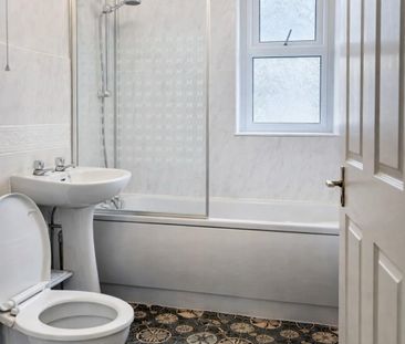 2 bedroom flat to rent - Photo 4