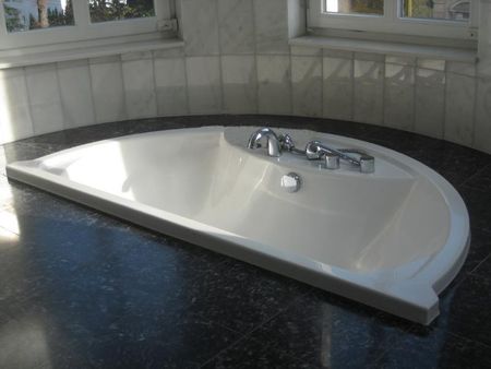 Komfortable Wohnung in neu erbauter Stadtvilla ! - Foto 3