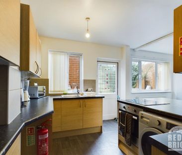 1 bedroom in a house share to rent - Photo 3