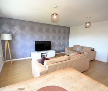 2 bed flat to rent in Hillington Road South, Glasgow, G52 - Photo 2